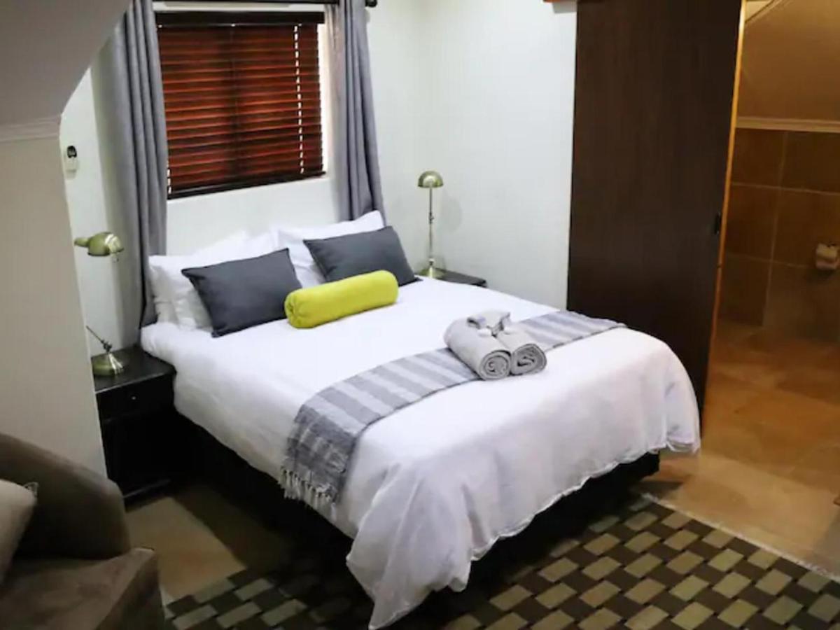 The Oak Potch Guesthouse Potchefstroom Exteriör bild