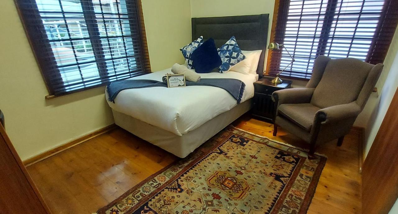 The Oak Potch Guesthouse Potchefstroom Exteriör bild