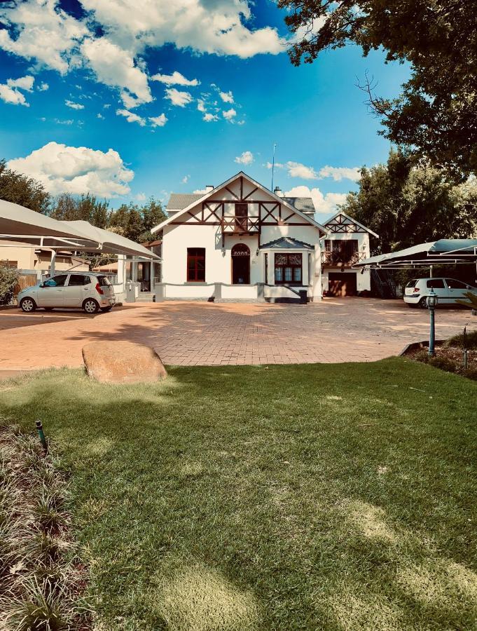 The Oak Potch Guesthouse Potchefstroom Exteriör bild